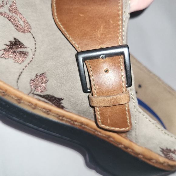 Klogs Austin Brown Tan Floral Clogs Mules Size 7W Non Slip Leather Upper - Picture 2 of 10